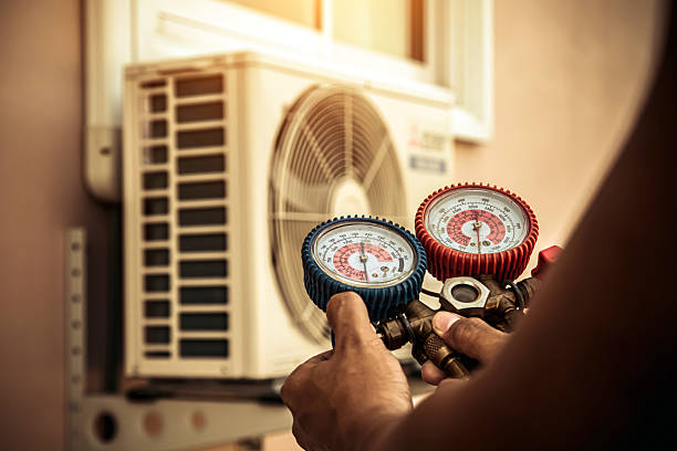 Professional Hvac Installation technician working in Greensboro, IN